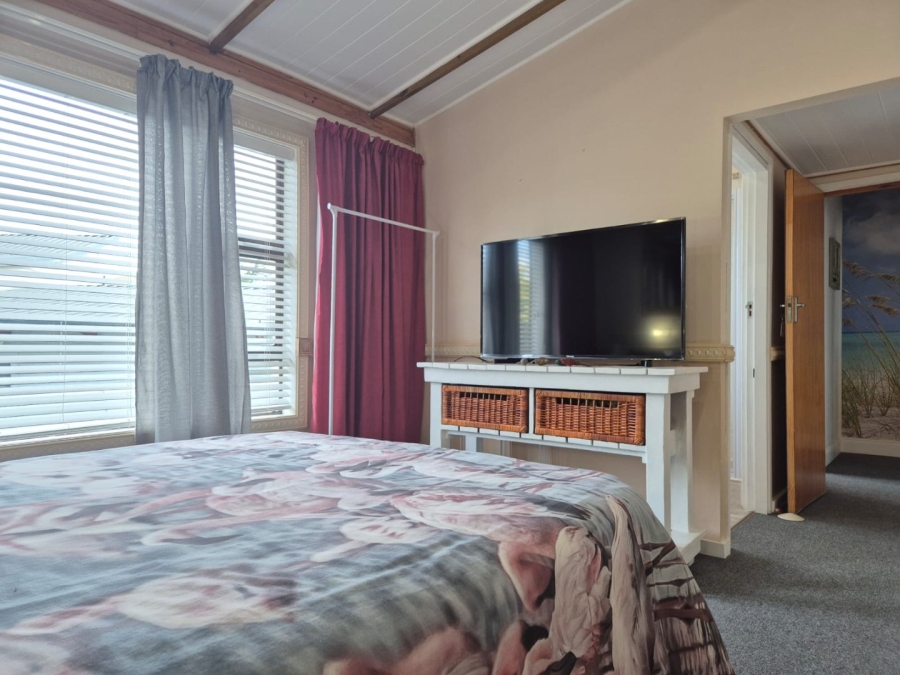 4 Bedroom Property for Sale in Stilbaai Wes Western Cape